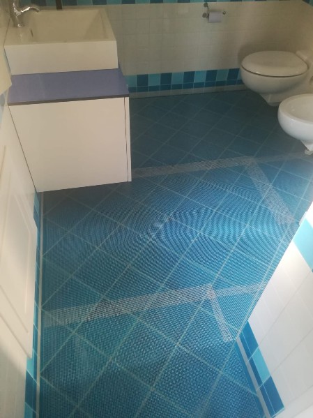 bagno prima della lavorazione in resina resine pomezia