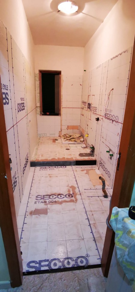 bagno da rivestire con la resina bagno inizio lavori